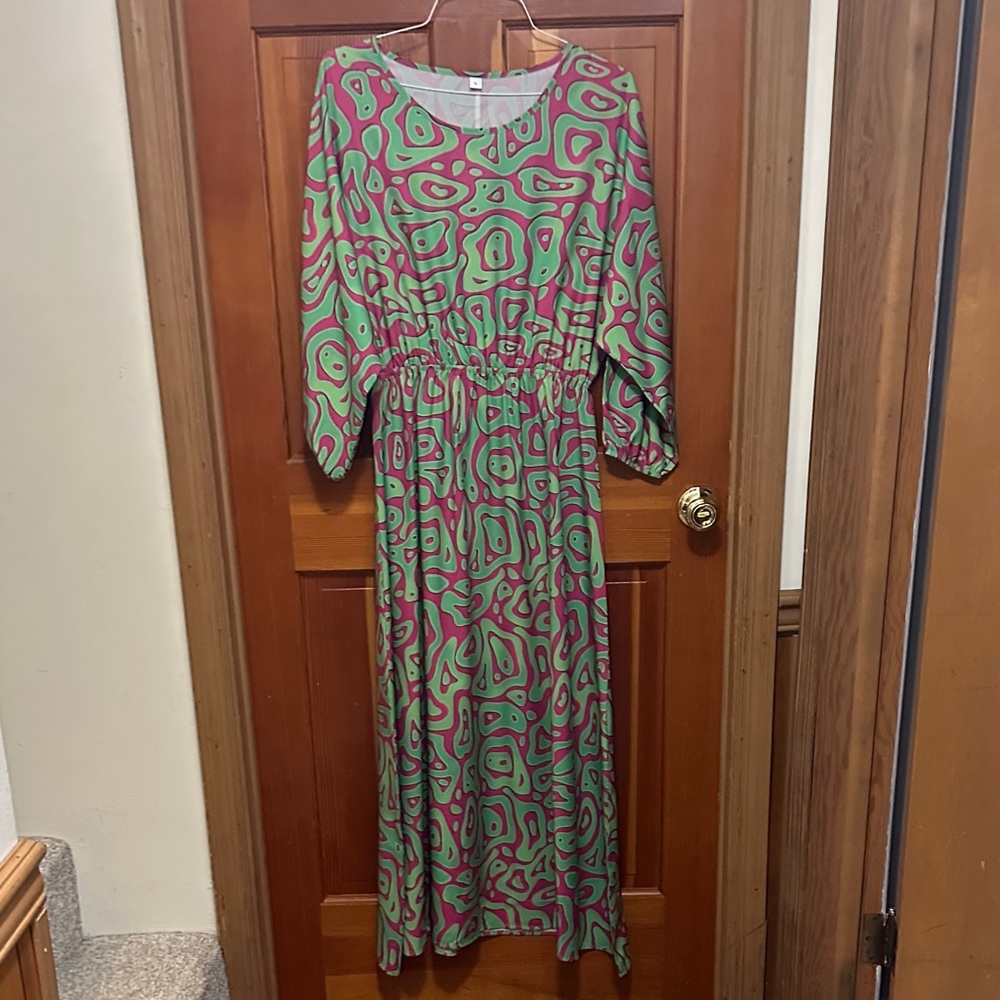 Green & Pink Patterned 3/4 Sleeve Midi Dress